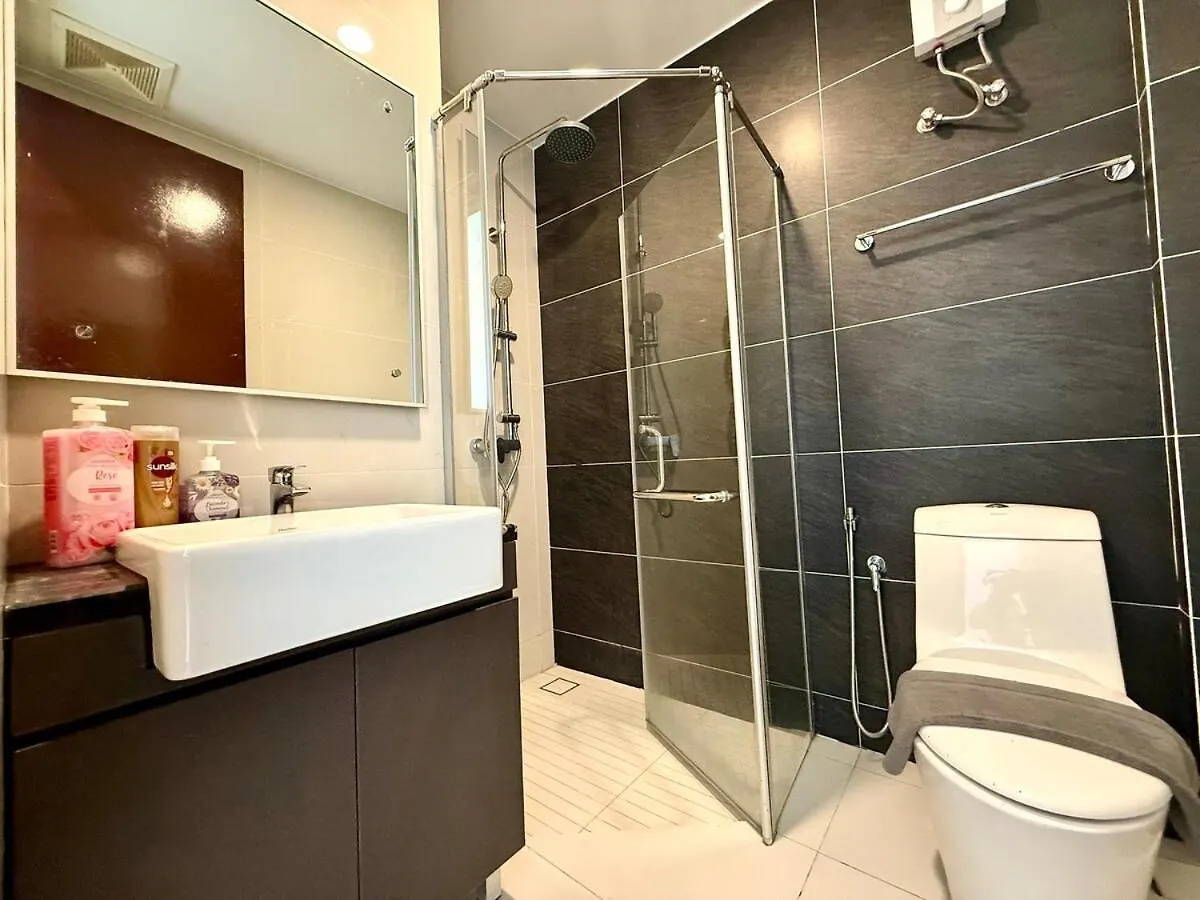 Amberside Jb City View 3Br3B 10Pax Top Floor At Jb Central Johor Bahru